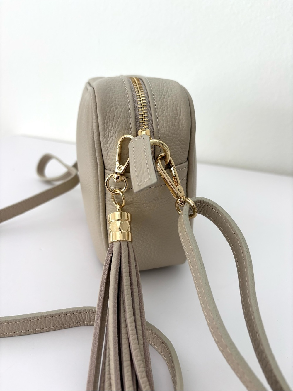 Elie Beaumont London Camera Style Crossbody Bag NWT Warm Gray Italian Leather - Picture 3 of 10